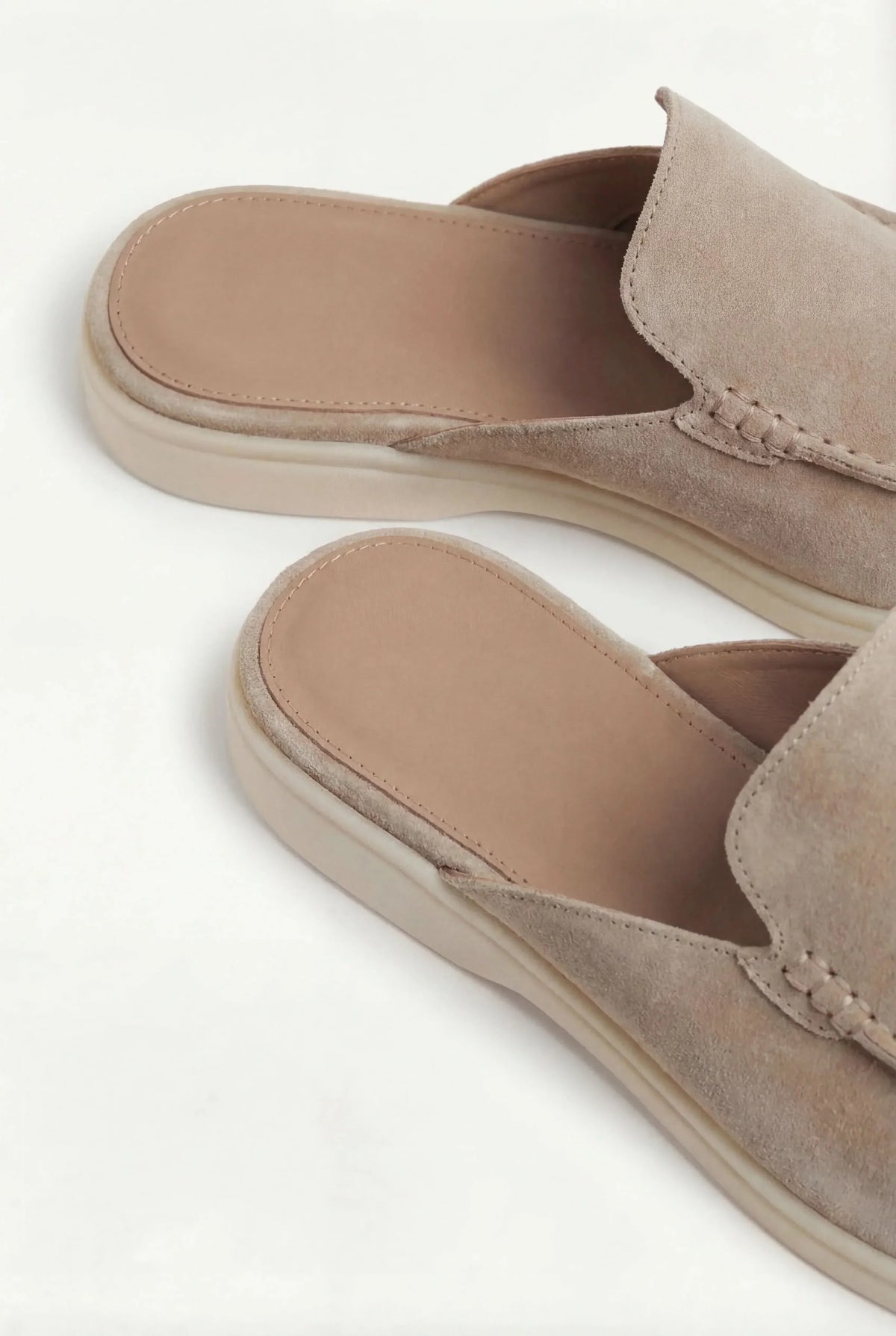 Beige Suède Mocasines Lucía Montiel